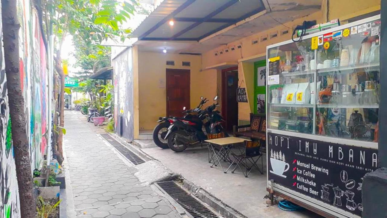 Losmen 2000 Tiga Yogyakarta Exterior photo