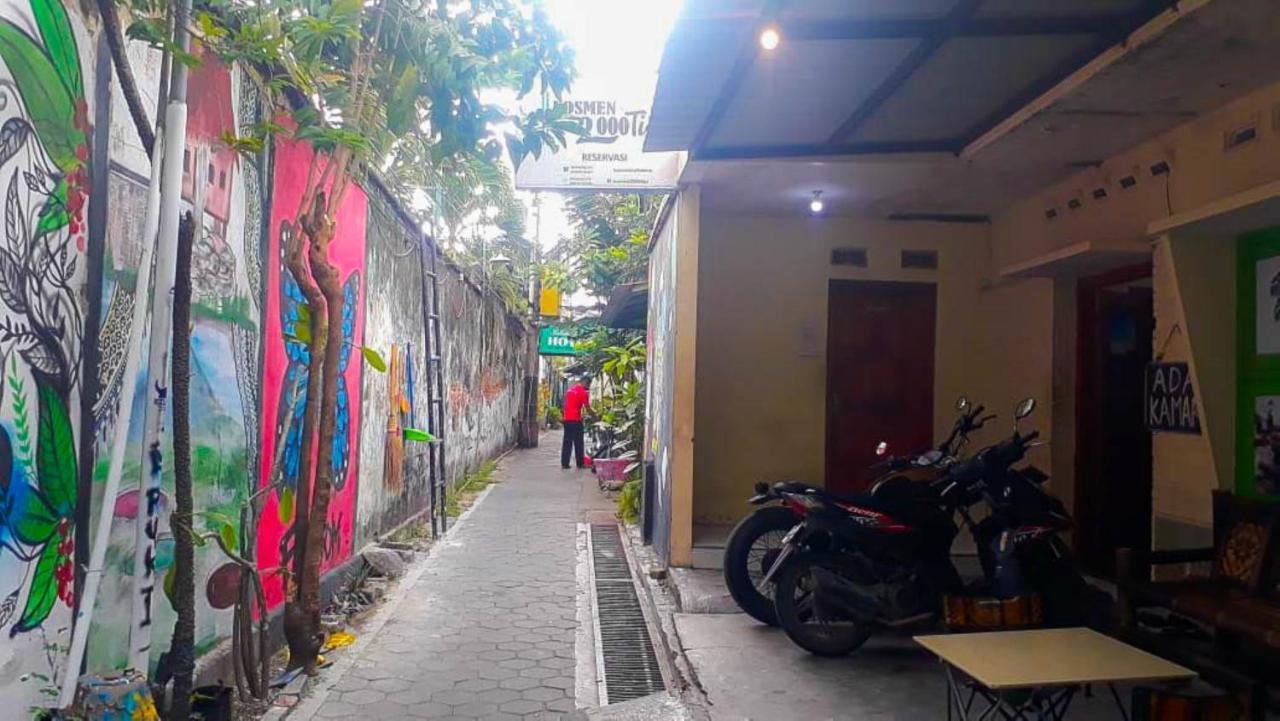 Losmen 2000 Tiga Yogyakarta Exterior photo